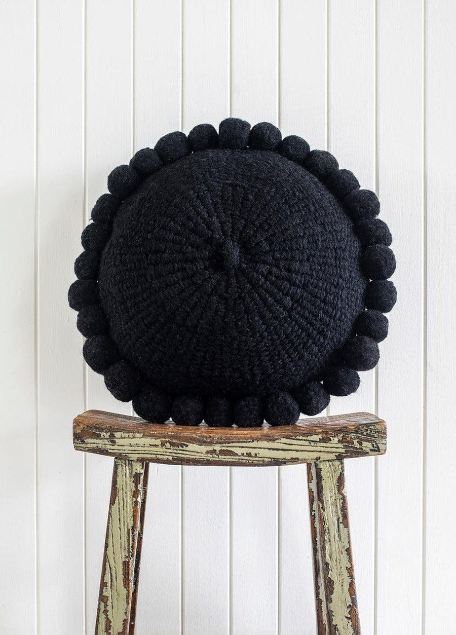 ROUND WITH POM POMS - MEDIUM | BLACK-The Andes Project