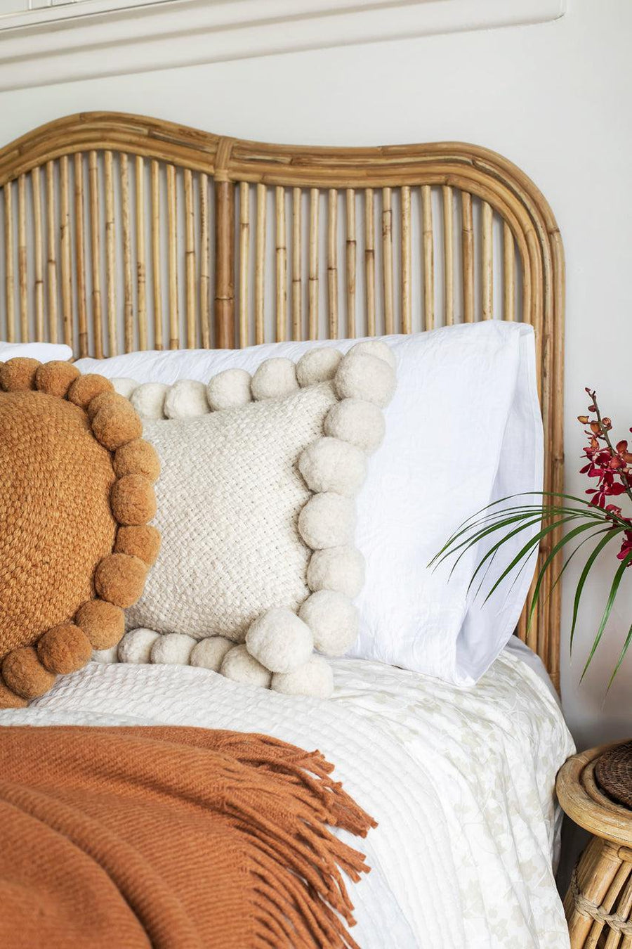 LUMBAR WITH POM POMS - NATURAL-The Andes Project
