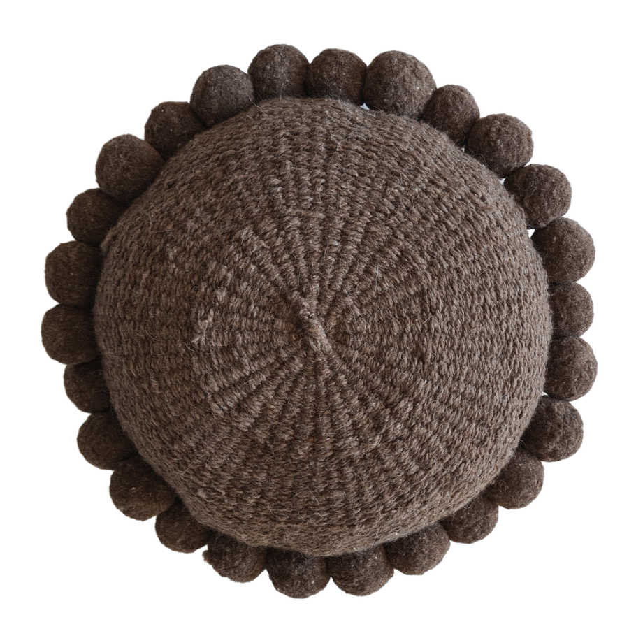 ROUND WITH POM POMS - LARGE | COFFEE-The Andes Project