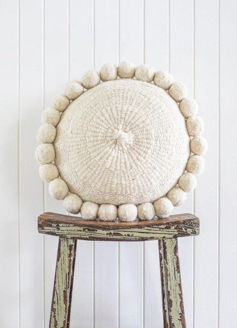 ROUND WITH POM POMS - MEDIUM | NATURAL-The Andes Project