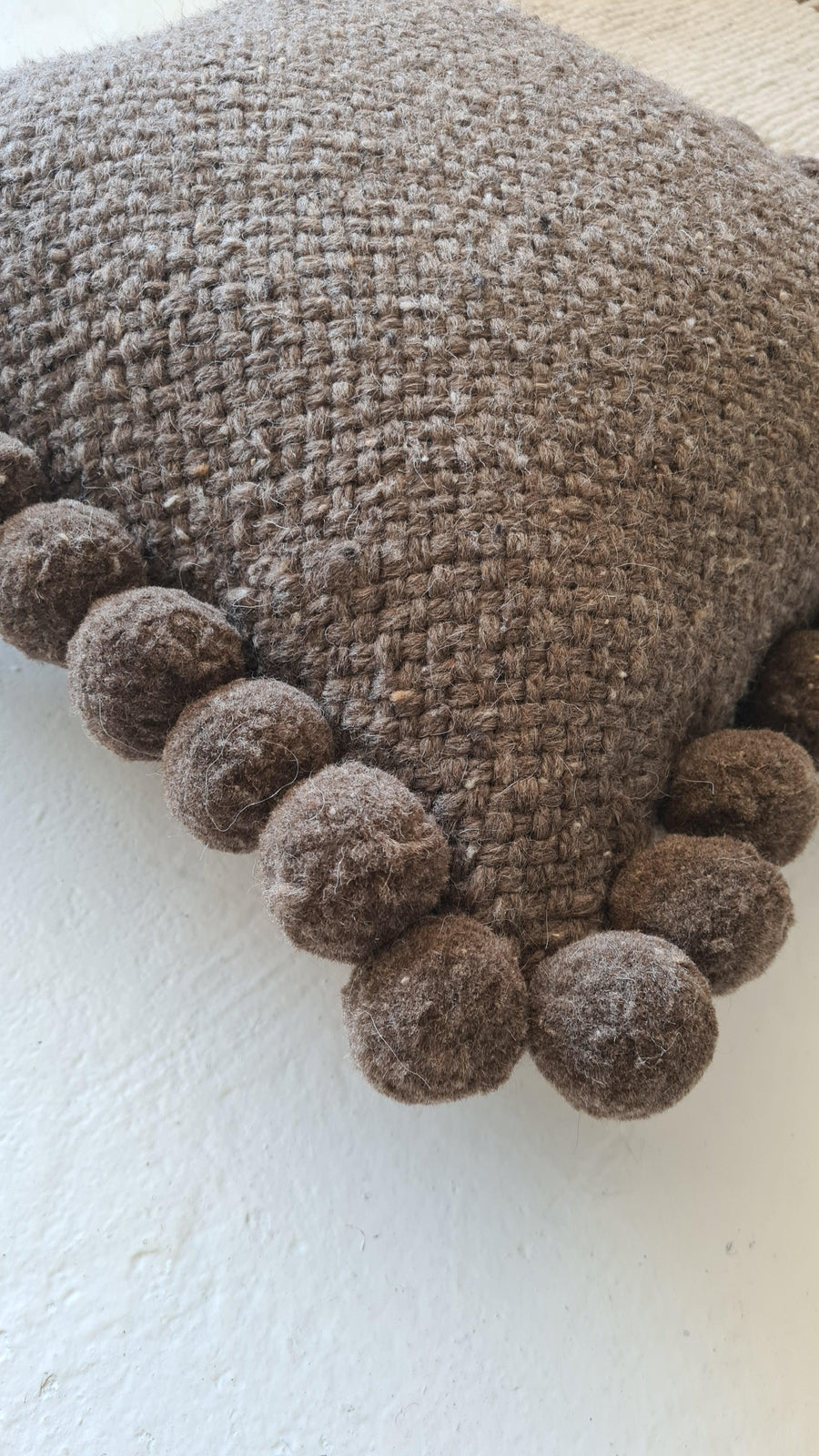 SQUARE WITH POM POMS - MEDIUM | COFFEE-The Andes Project