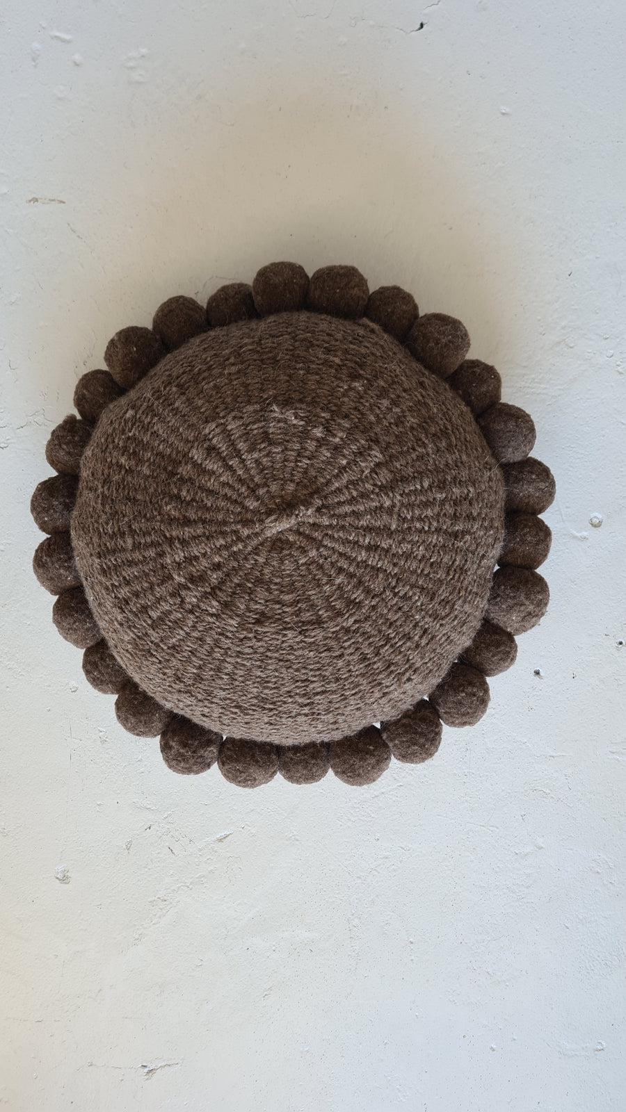 ROUND WITH POM POMS - LARGE | COFFEE-The Andes Project