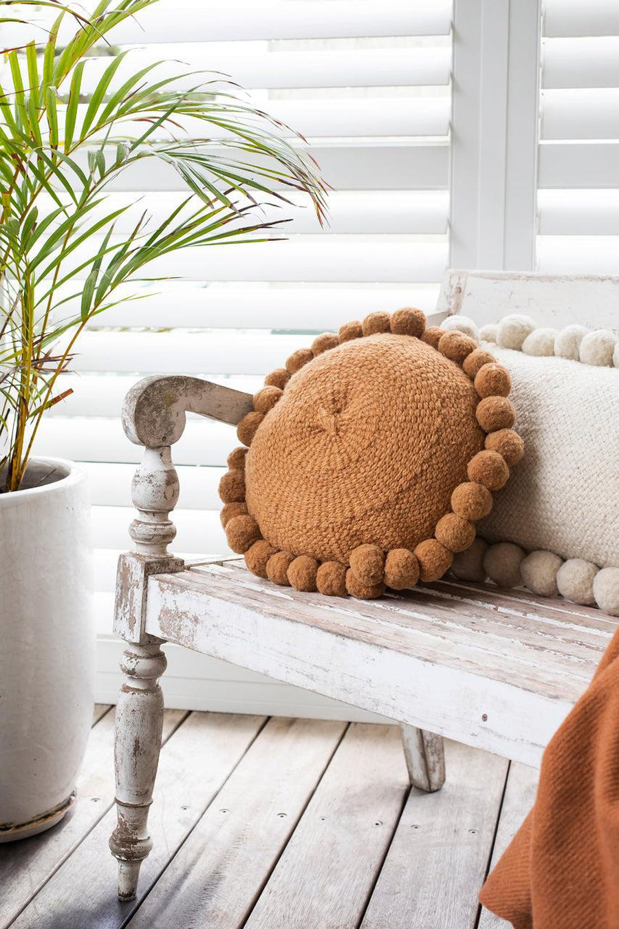 ROUND WITH POM POMS - MEDIUM | CAMEL-The Andes Project