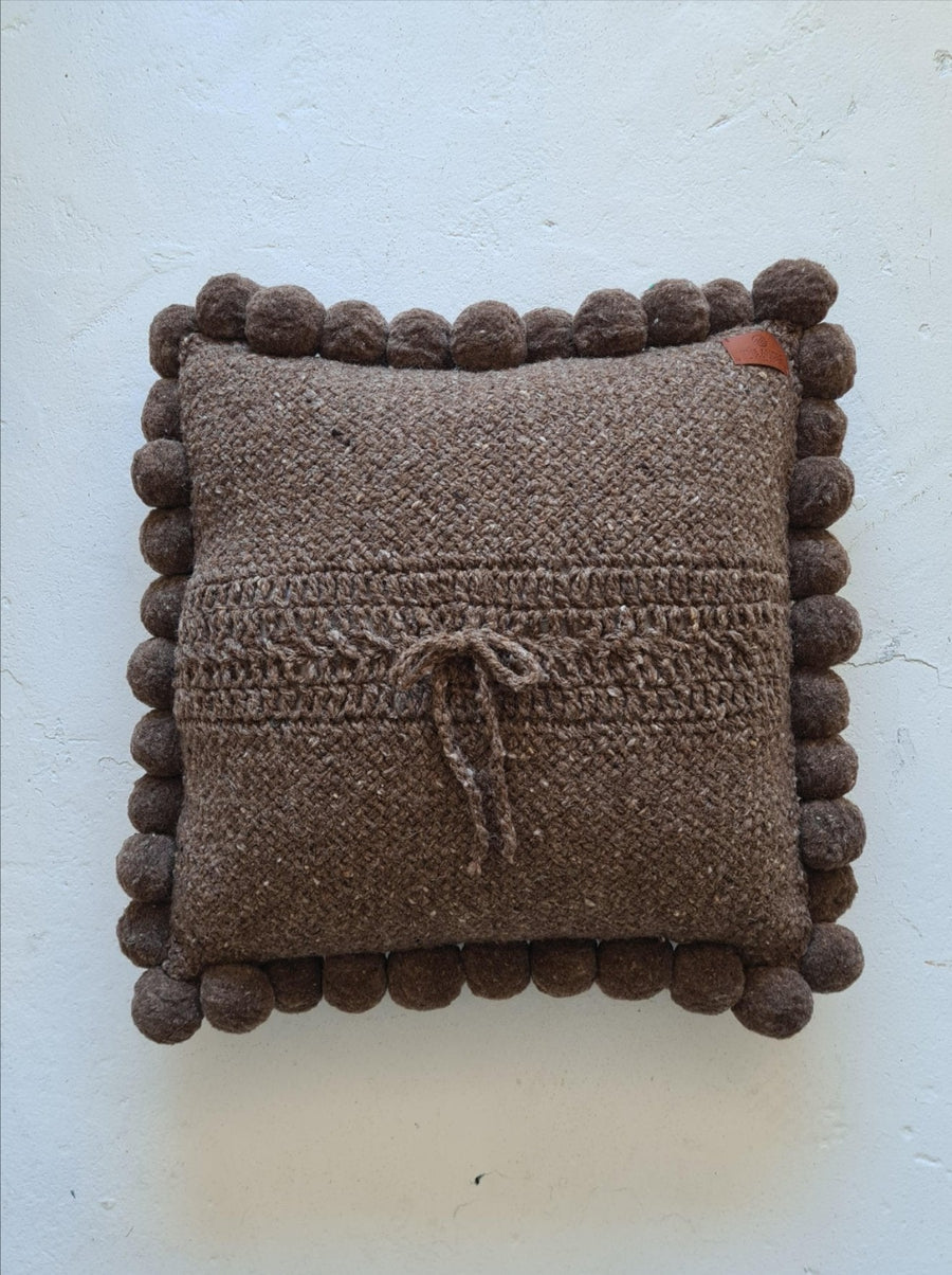 SQUARE WITH POM POMS - LARGE | COFFEE-The Andes Project