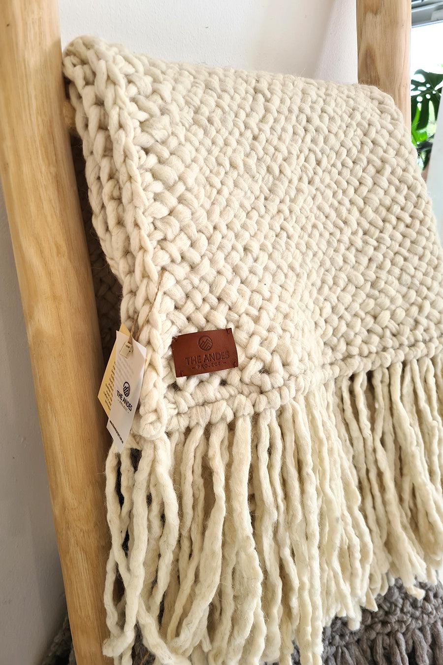 PACHA THROW - MEDIUM | NATURAL COLOUR-The Andes Project