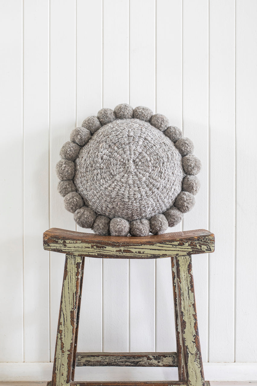 ROUND WITH POM POMS - MEDIUM | GREY COLOUR