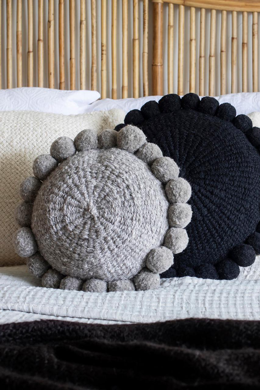 ROUND WITH POM POMS - MEDIUM